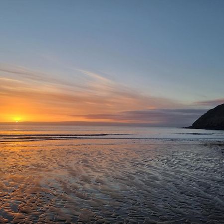 Impeccable Beachfront 2-Bed Cottage In St Bees Kültér fotó