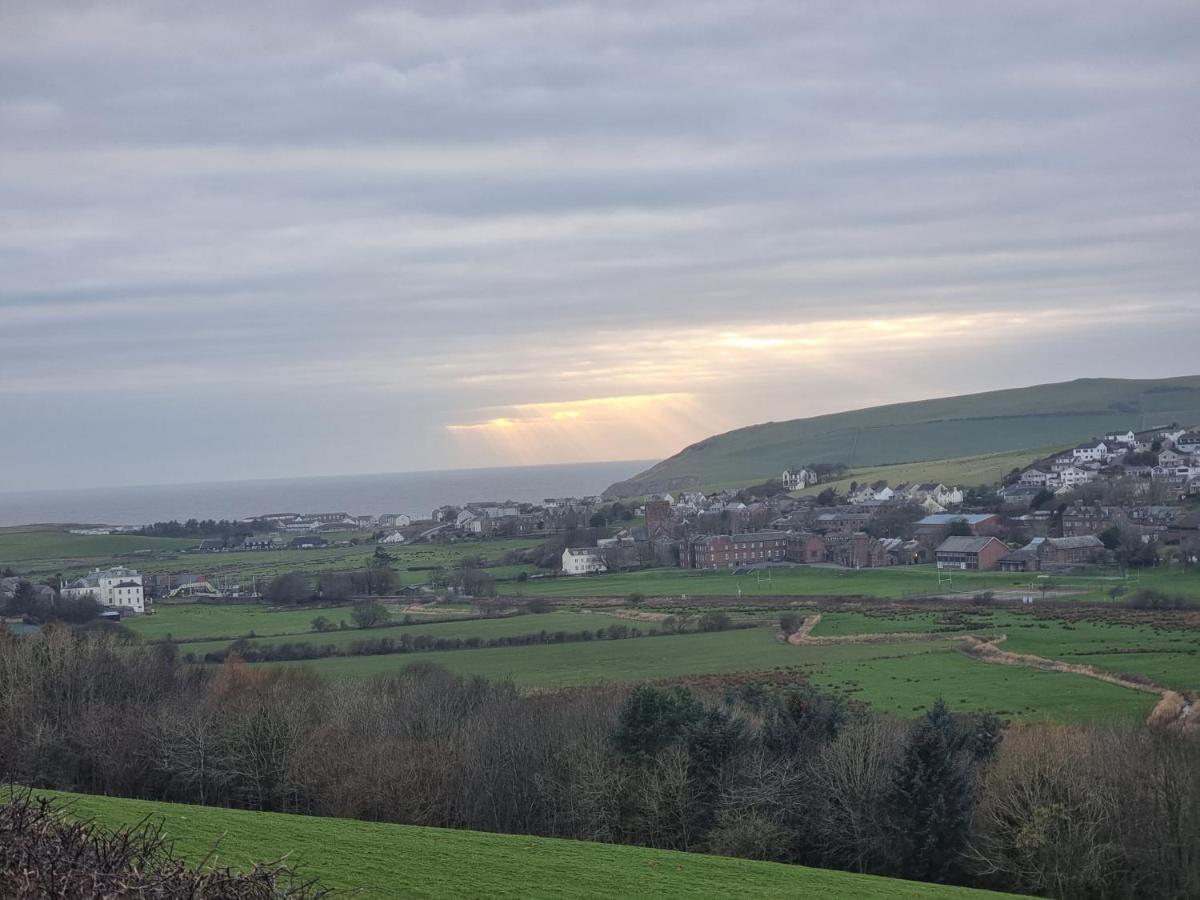Impeccable Beachfront 2-Bed Cottage In St Bees Kültér fotó