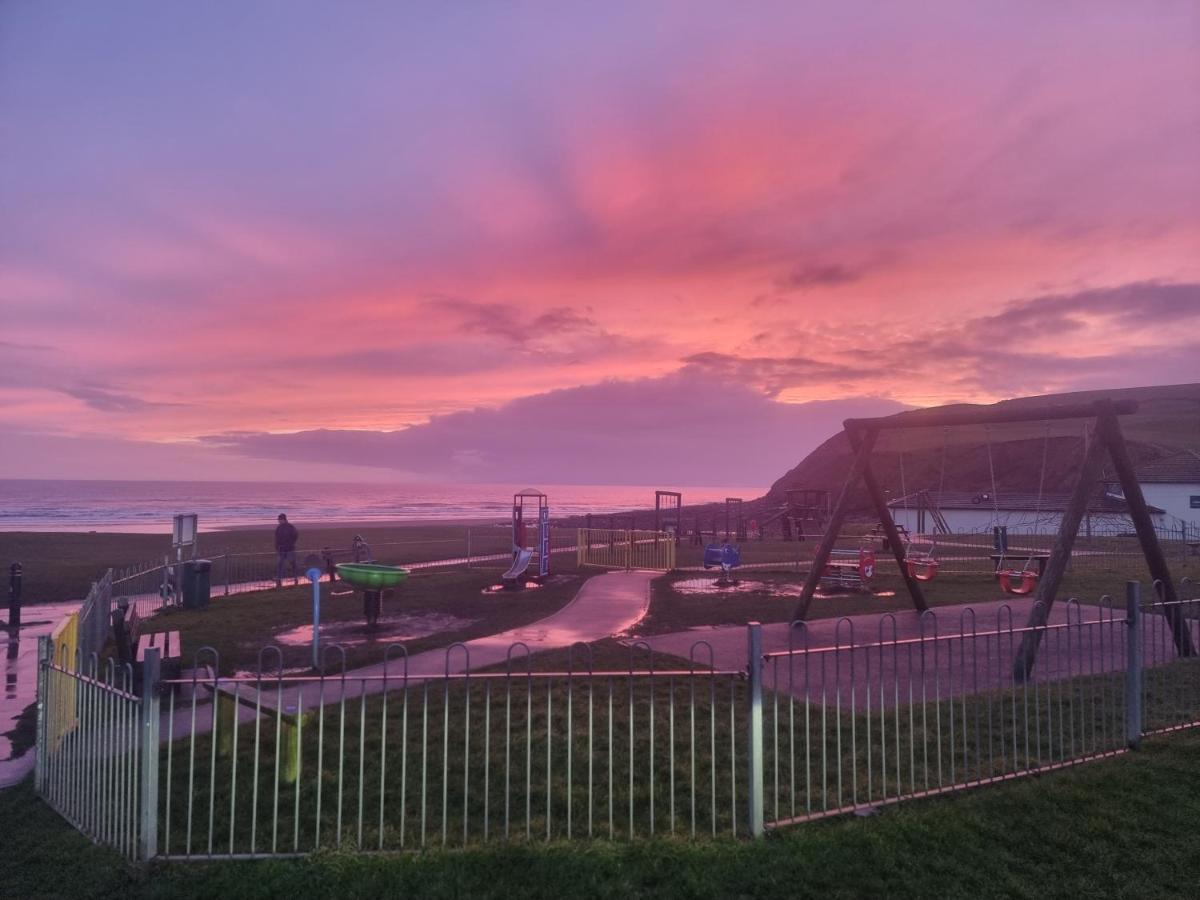 Impeccable Beachfront 2-Bed Cottage In St Bees Kültér fotó